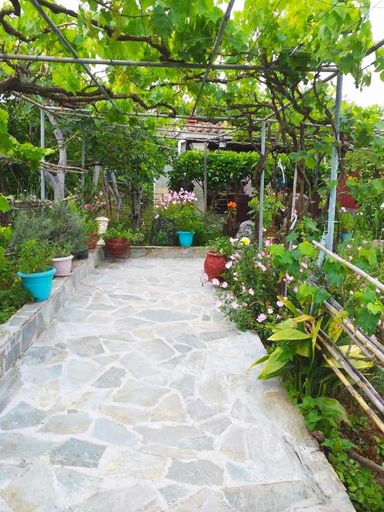 Malotu Resort Sinarades Exterior photo